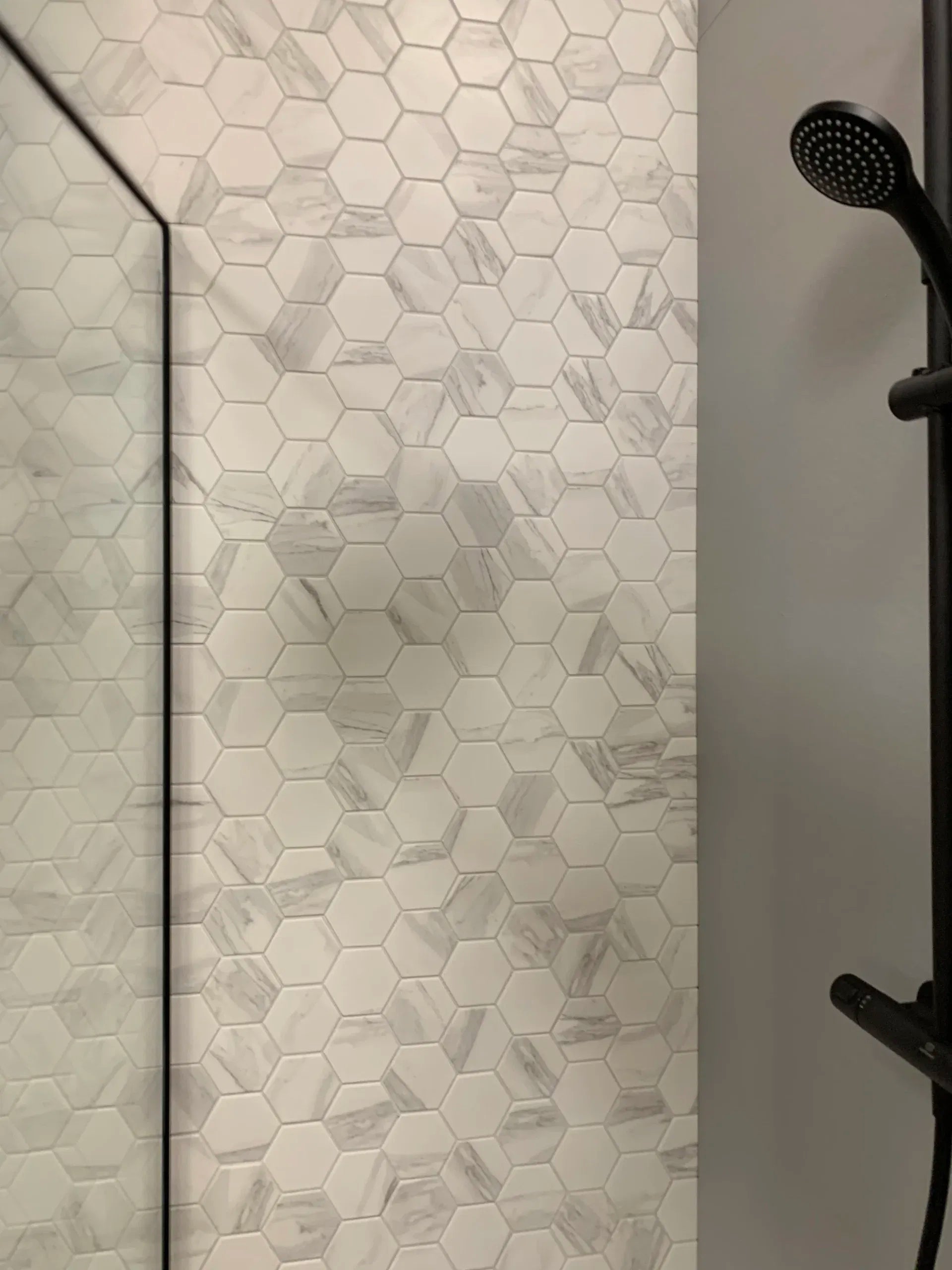 Carrara Weiss Grau Marmor Optik Porzellan Mosaik