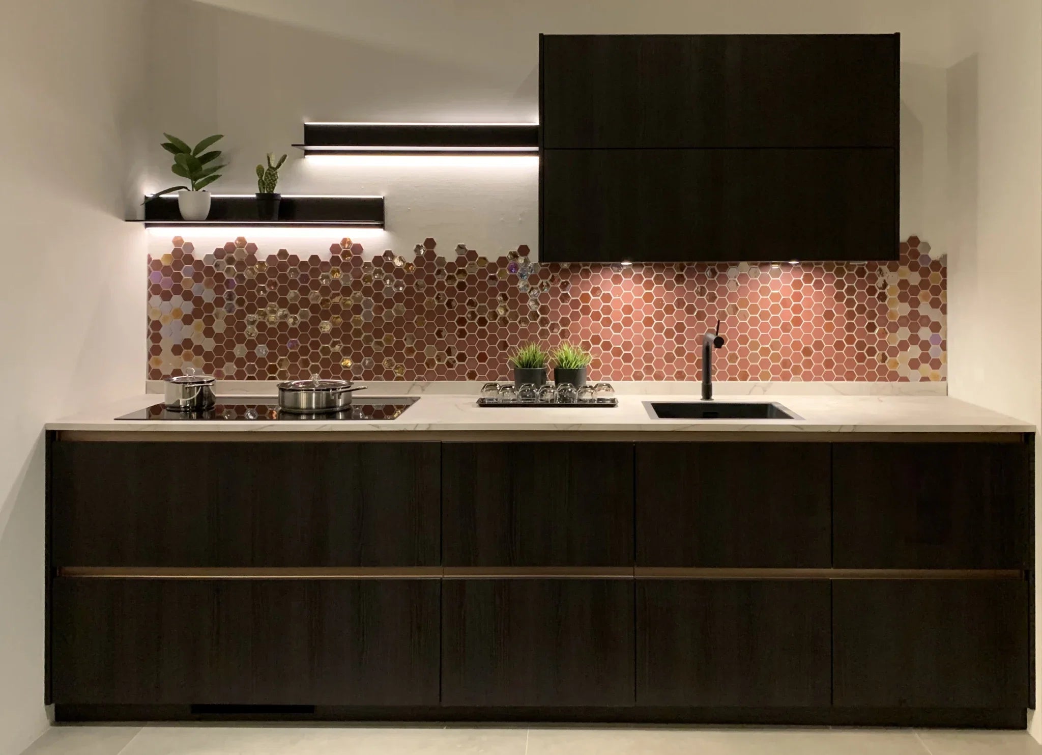 Bordeaux Velvet | Premium Hexagon Glasmosaik Architektur Projekt