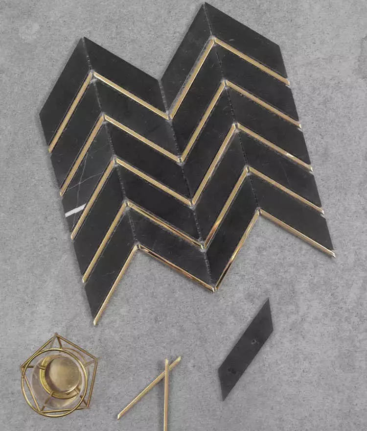 Chevron Rückwandfliesen Marmor Schwarz mit Gold Metal Fliessen