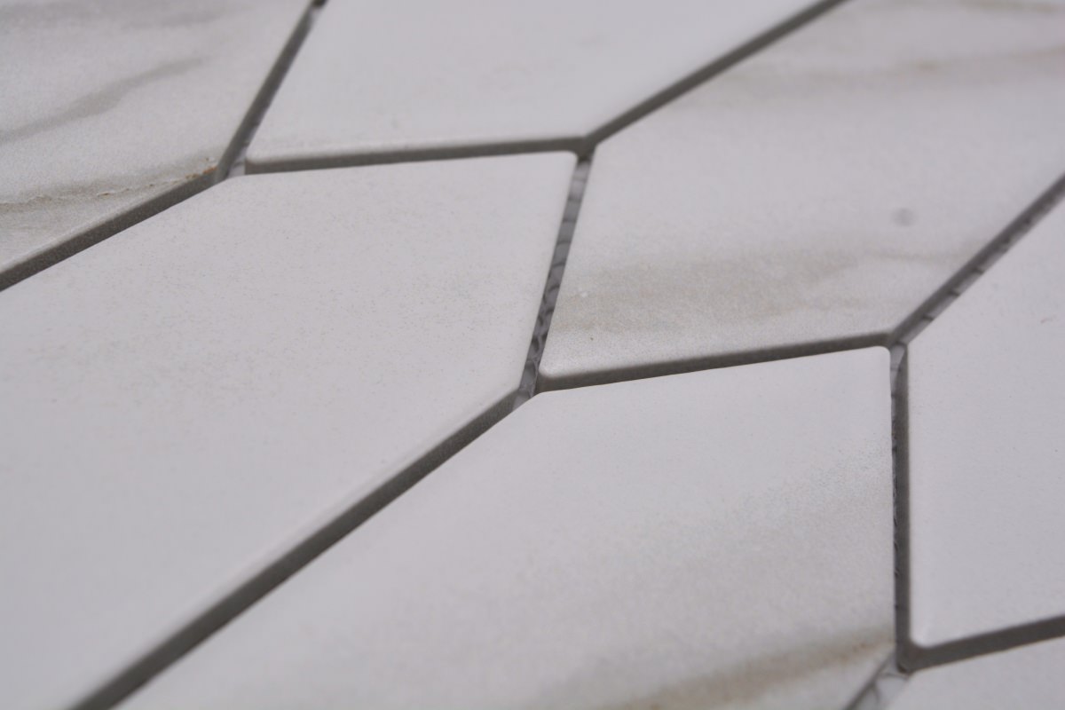 Design Chevron Mosaikfliese Weiss Schwimmbad Plättli