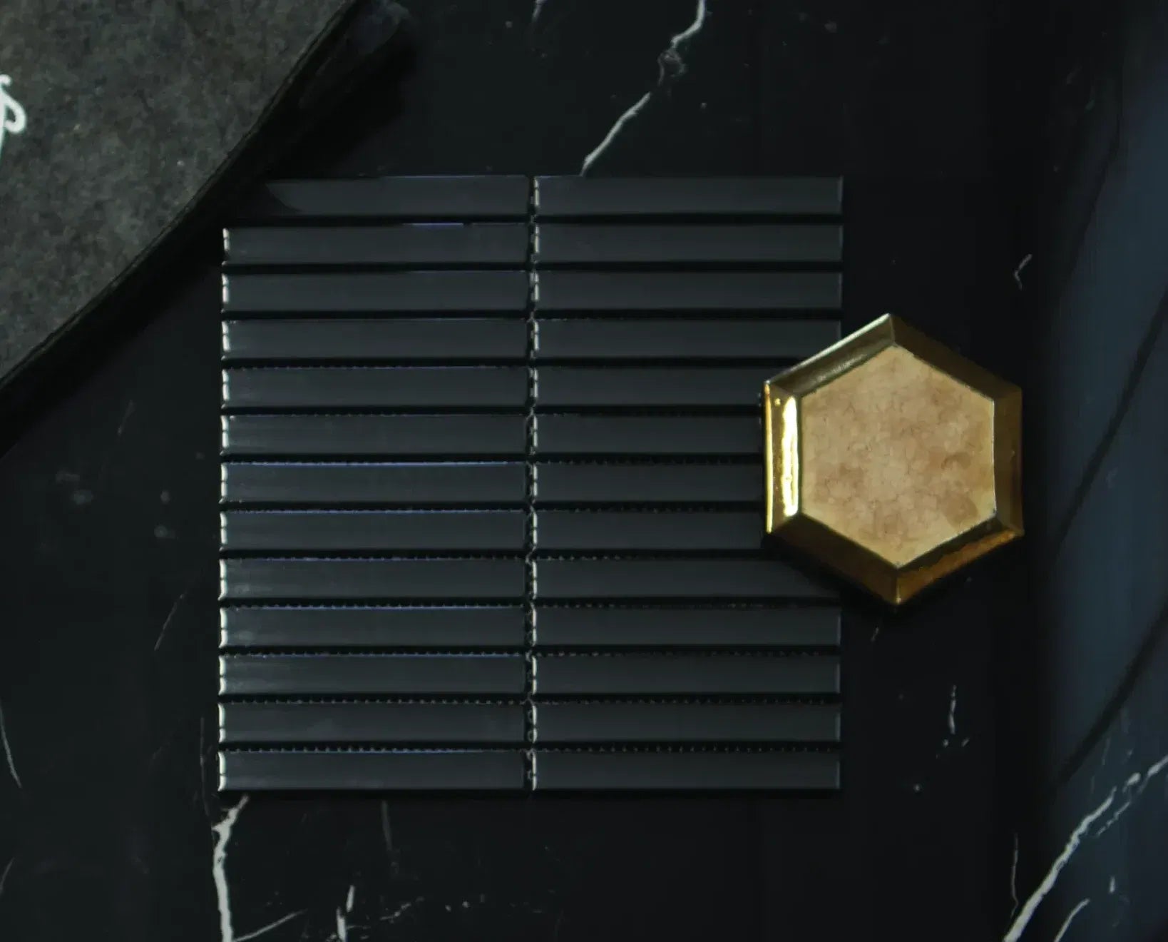 Graphit Carbon Matt Porzellan Kitkat Stick Mosaikfliese Innendesign Inspiration Schweiz