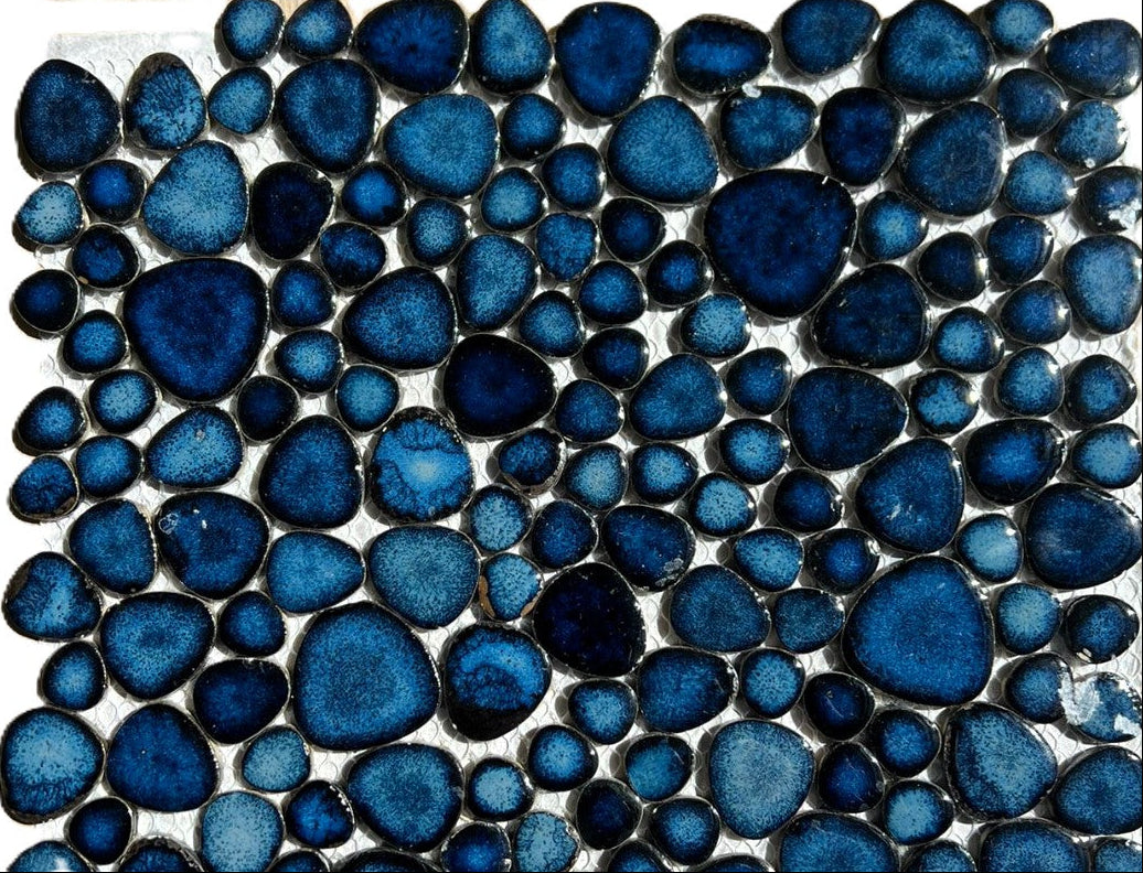 Kieselstein Mosaik Tiefblau Mix Fliese | Cobalt Reef