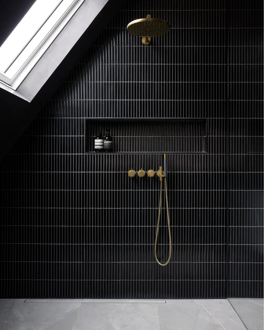 Kitkat Schwarz Glänzend Porzellan Mosaikfliese Badezimmer und Dusch Wand