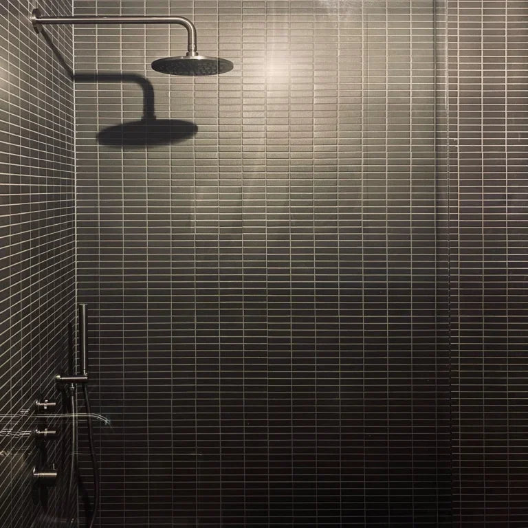 Mosaikfliese Schwarz Matt R11 Porzellan Dauernassbereich 23×73 mm | Monolith Noir