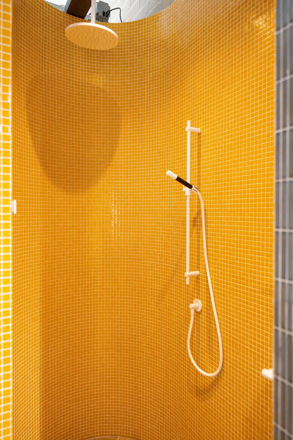 Orange Körnig Quadrat Glas Mosaik Fliese Dusch Wand