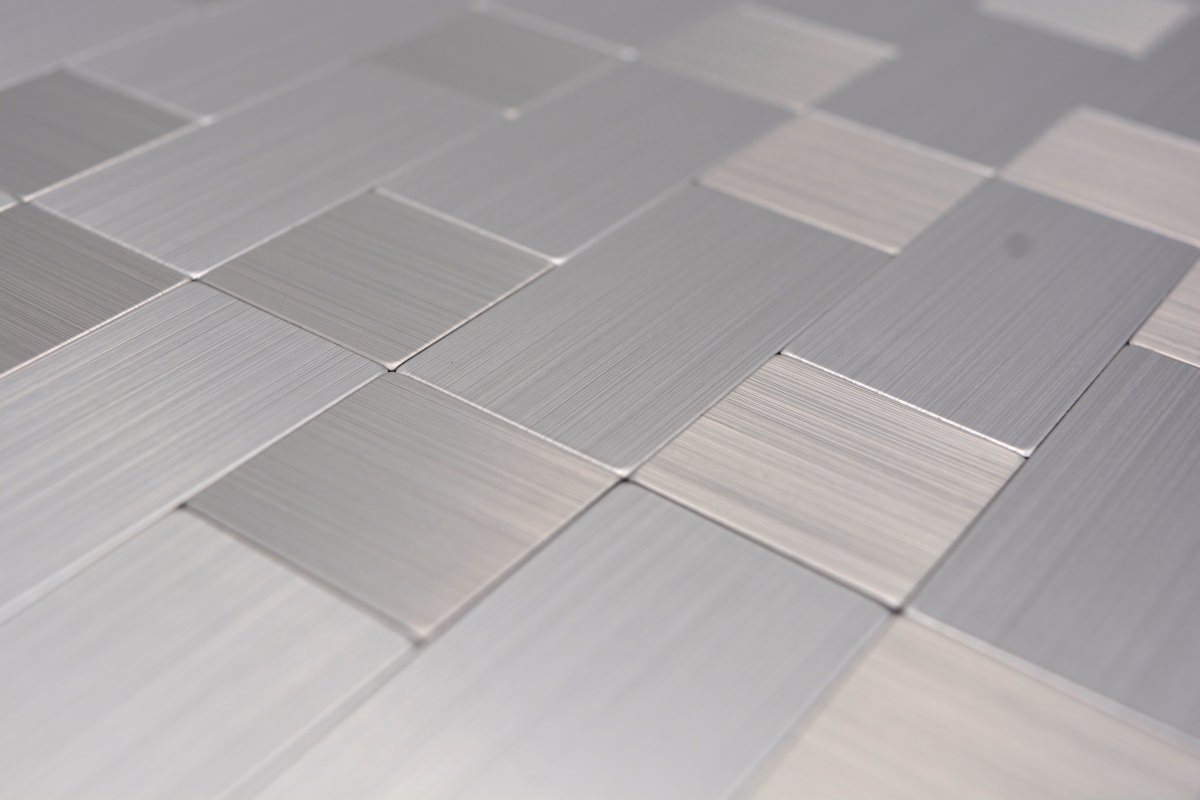 Selbstklebende Mosaikfliese Metalloptik Silber Mix Küchen Plättli