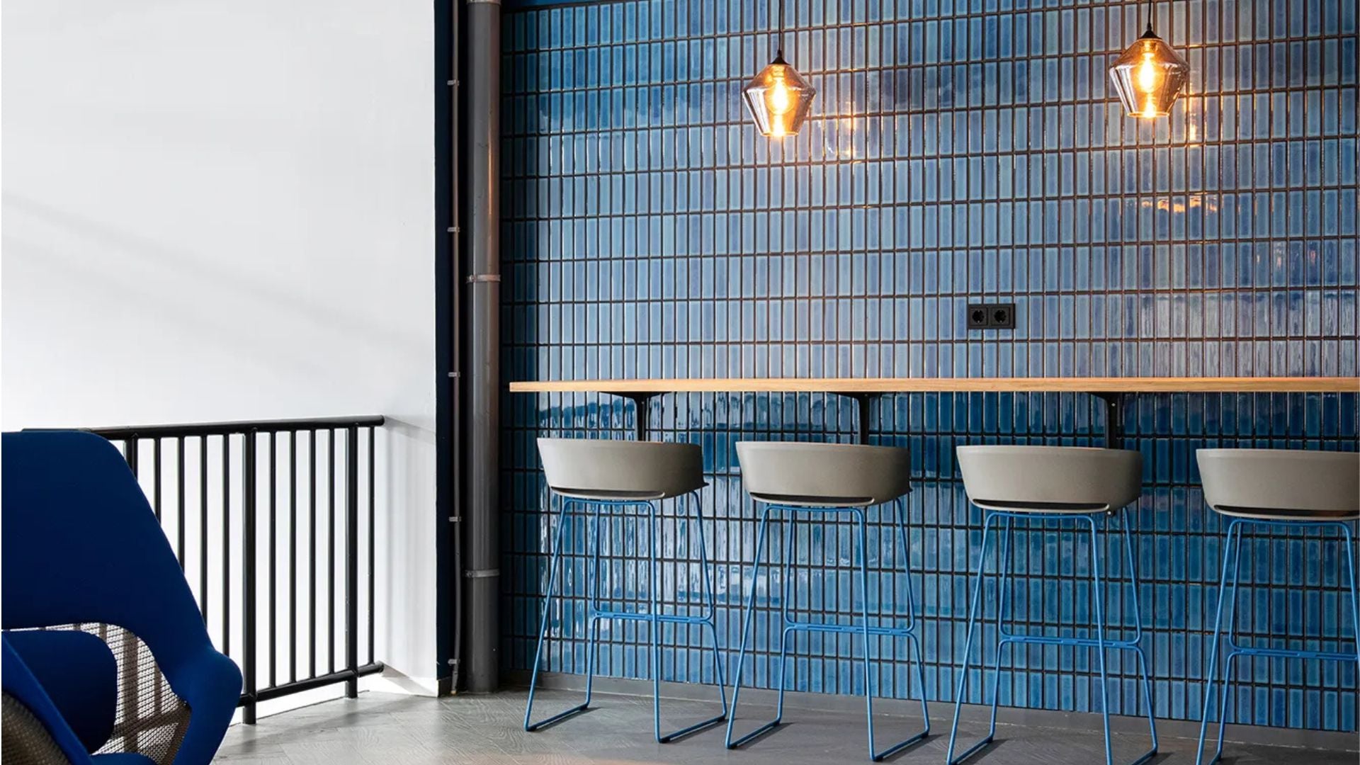 Blau Metro Porzellan Mosaikfliese Wand Cafe und Restaurant Design