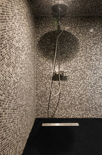 Venetian Noir | Mattes Penny Rund Mosaik Boden und Wand